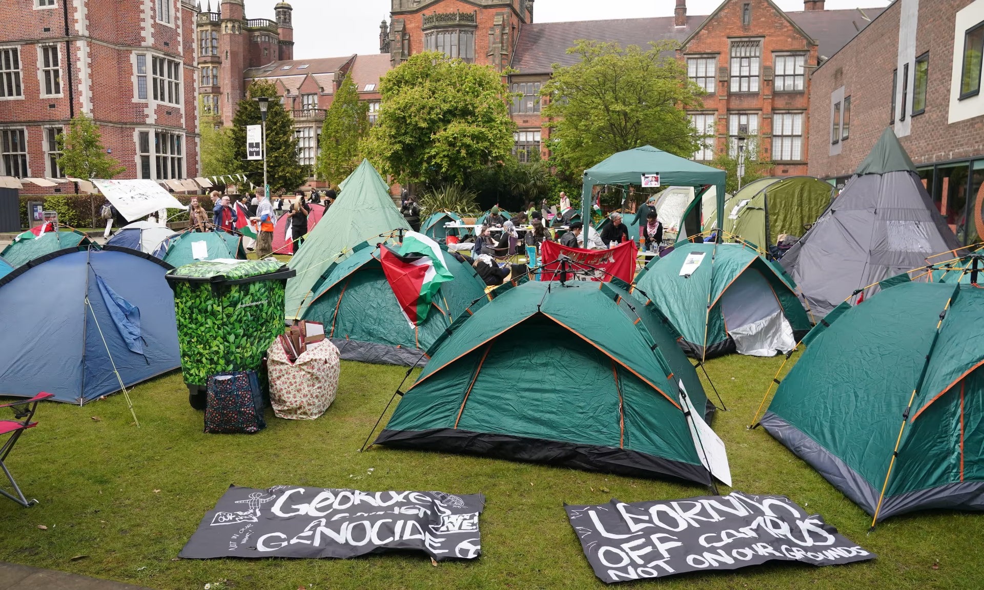  Φοιτητές στο Ηνωμένο Βασίλειο ξεκινούν απεργία πείνας