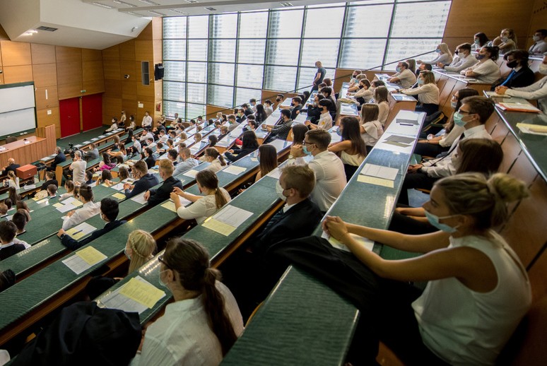  Σαρηγιάννης: Εγκληματικό λάθος να γίνουν δια ζώσης οι εξετάσεις στα Πανεπιστήμια - Γενικό lockdown από 3 Ιανουαρίου και για ένα μήνα
