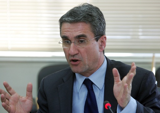  Ο υπουργός παιδείας κ. Λοβέρδος αναιρώντας τον εαυτό του εφευρίσκει «μαϊμού» πολυτέκνους για τις μετεγγραφές των πολυτέκνων
