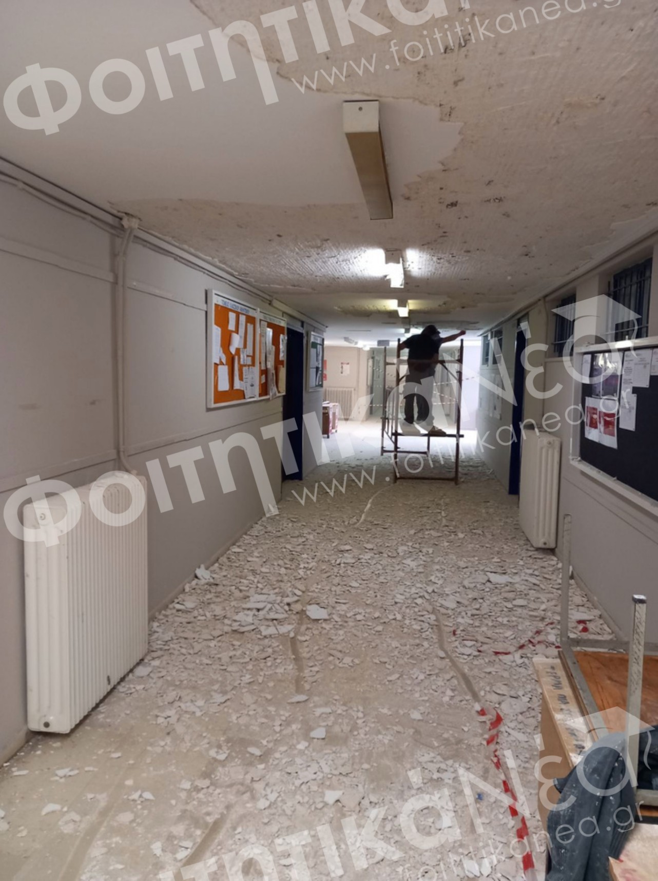 ΕΚΠΑ: Έπεσαν οι σοβάδες ταβανιού σε διάδρομο Σχολής / ΕΙΚΟΝΕΣ