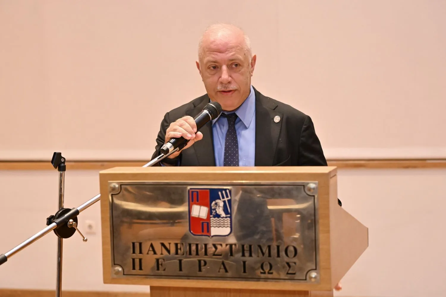 Πρύτανης του Πανεπιστημίου Πειραιώς, Καθηγητής Μιχαήλ Σφακιανάκης