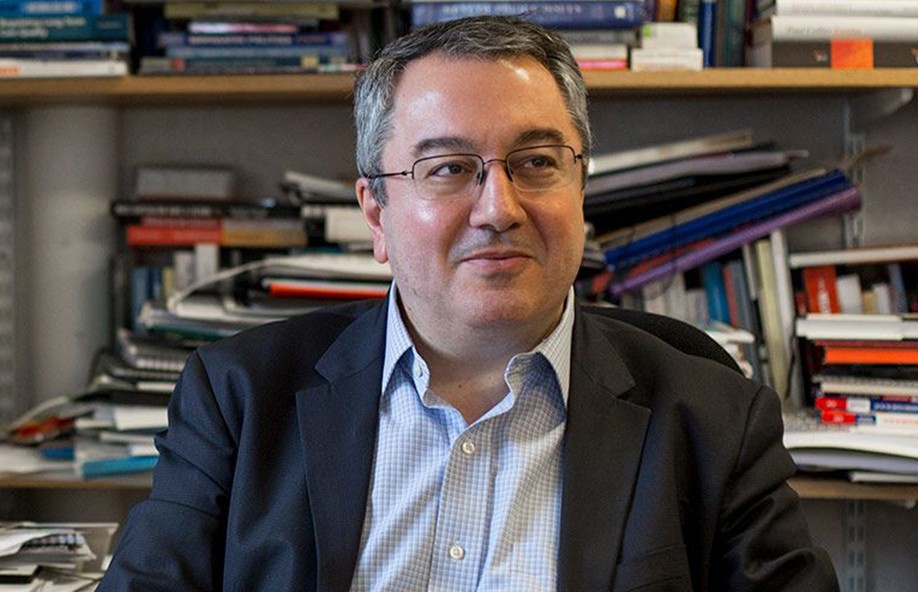  Ο Ηλίας Μόσιαλος αναγορεύεται σε επίτιμο διδάκτορα από το Πανεπιστήμιο Θεσσαλίας
